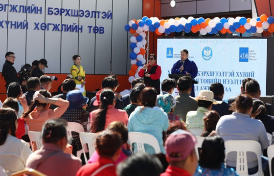 Ерөнхий сайд Л.Оюун-Эрдэнэ Дундговь аймгийн Хөгжлийн бэрхшээлтэй хүний хөгжлийн төвийн нээлтэд оролцож, нэгдсэн эмнэлгийн барилгын явцтай танилцав