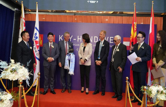 АЗИ ТИВ ДЭХ ӨНДӨР СТАНДАРТЫН ДӨРӨВДЭХ ҮЙЛДВЭР МОНГОЛД НЭЭГДЛЭЭ