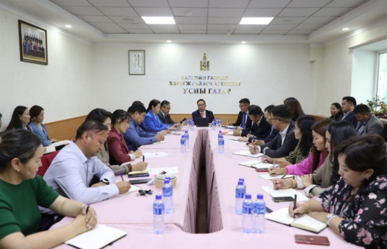 Б.Бат-Эрдэнэ сайд үүргээ хангалттай биелүүлээгүй албан хаагчдад арга хэмжээ авахыг үүрэг болголоо