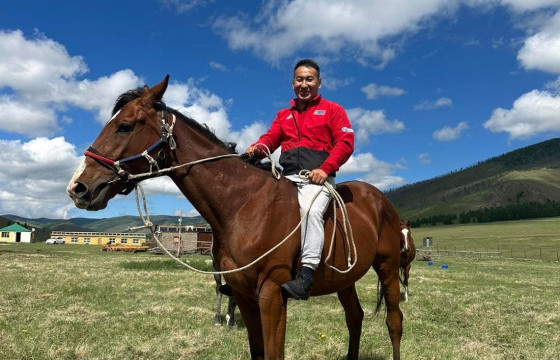 П.Мөнхбаярын хүрэн халзан морь олон улсын морин тойруулгын уралдаанд нэгдүгээр байранд оржээ