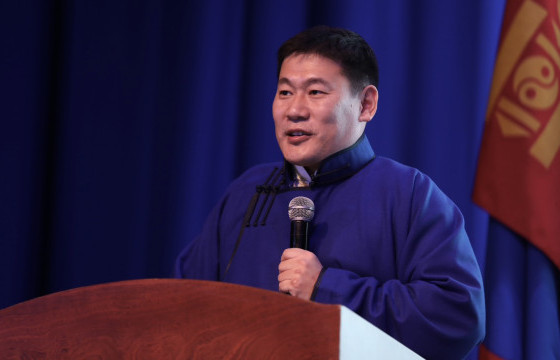 Л.ОЮУН-ЭРДЭНЭ: Хэрвээ би ордон дотор хүч мөхөствөл Төв талбай дээр суулт хийнэ