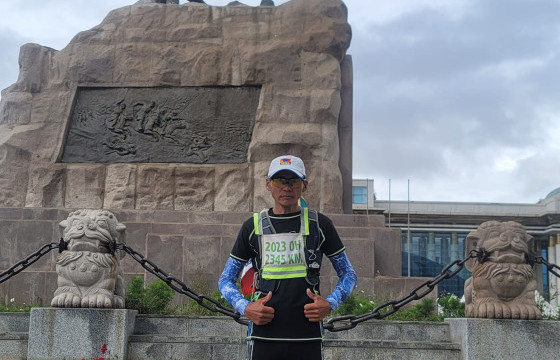 Хэт холын гүйлтийн тамирчин Э.Ганбат 1900 км-ийг туулан ирлээ