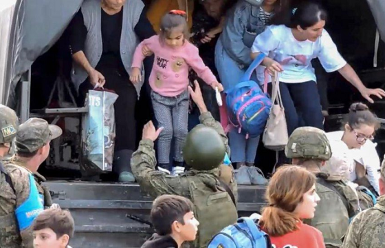 Армени, Азербайжан гал зогсоох тохиролцоонд хүрч, Нагорно-Карабахын мөргөлдөөнийг эцэслэв