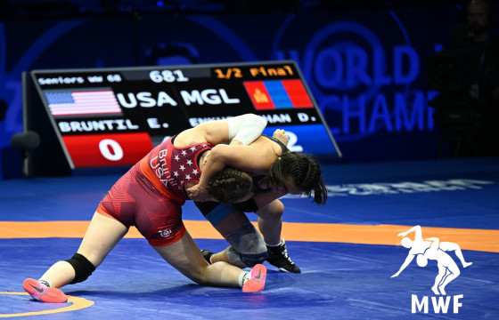 Дэлхийн аваргын сүүлийн жингийн финалд шалгарсан бөхчүүд