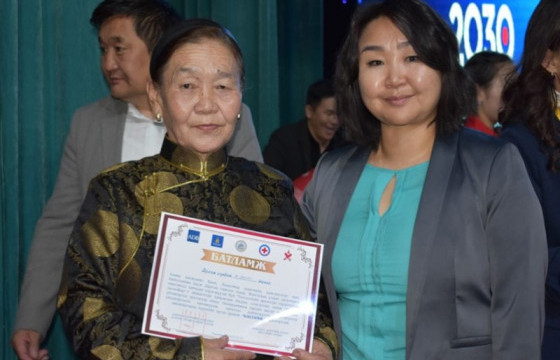 Баянзүрх дүүргийн 103 өрхөд оёмол бүтээгдэхүүн үйлдвэрлэхэд зориулсан тоног төхөөрөмж өглөө