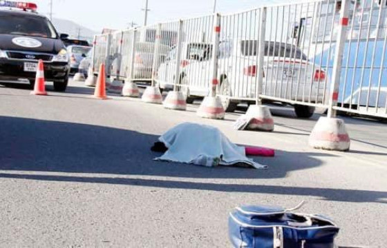 ХОЁР ХҮҮХЭД ДАЙРСАН ЖОЛООЧИЙН ЭХНЭР: Нөхрийн минь сэтгэл санаа хүнд байгаа. Охидын ар гэрийнхэнтэй уулзаж чадахгүй байна