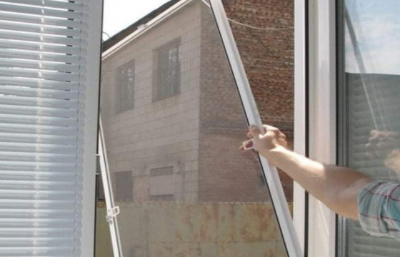 Нийт 64 сургууль, 107 цэцэрлэгт цонхны шүүлтүүр суурилуулав