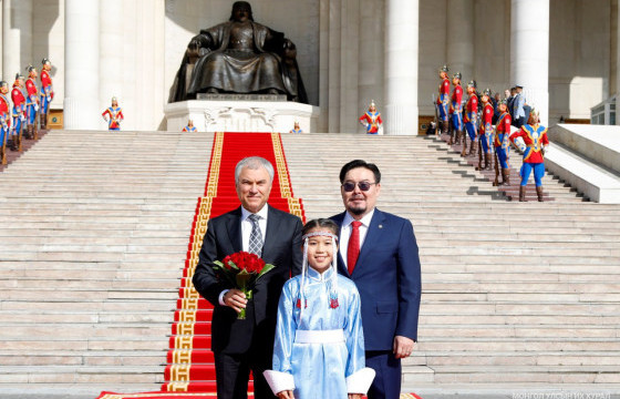 ОХУ-ын Холбооны Хурлын Төрийн Думын дарга В.В.Володиныг Д.Сүхбаатарын талбайд угтан авлаа