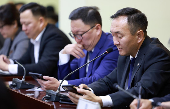 Сургууль, цэцэрлэгийн эдэлбэр газрын хөрснөөс дээж авчээ