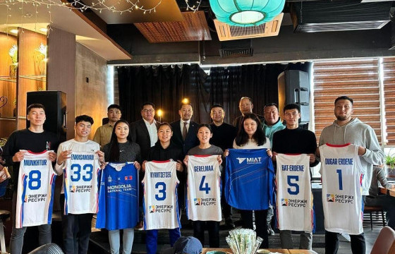 Залуучуудын дэлхийн аваргад оролцох тамирчдөд өмсгөл гардуулав