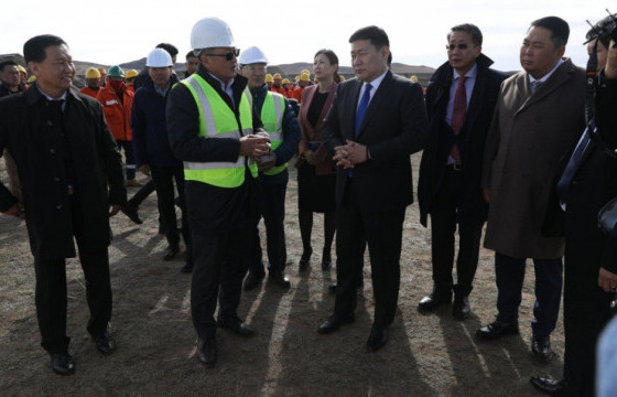 Ерөнхий сайд Хөвсгөл аймаг дахь нарны цахилгаан станцын ажлын явцтай танилцав