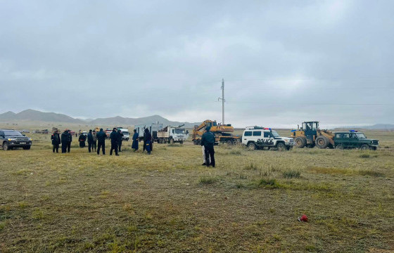 Цагдаагийн байгууллагаас хууль бусаар ашигт малтмал олборлож байсан этгээдүүдийг  илрүүлэн шалгаж байна