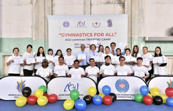 Нийтийн гимнастикийн сургалт өндөрлөв