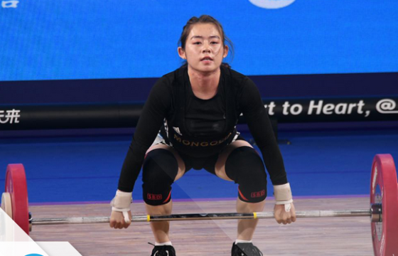 Хүндийн өргөлтийн тамирчид амжилттай оролцож эхэллээ