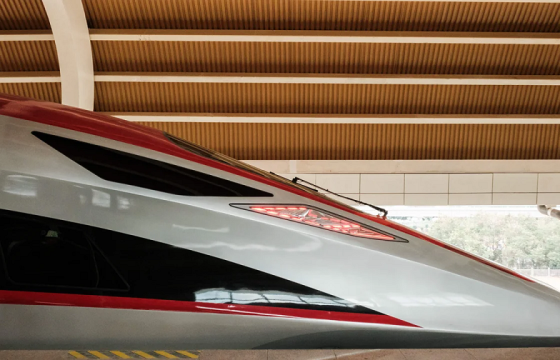 Индонезид нүүрстөрөгч ялгаруулдаггүй, цагт 350 км хурдалдаг суман галт тэрэг явж эхэлжээ