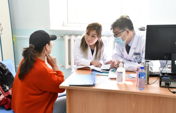 Уламжлалт анагаах ухааны эмч нар үнэ төлбөргүй үзлэг, оношлогоо хийж байна