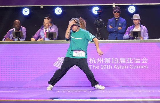 Ч.Дөлгөөн Азийн “Break dance” төрөлд өрсөлдөж эхэллээ