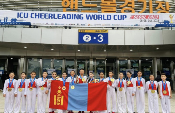 Монголын бүжигчид гурван дэлхийн цом хүртжээ