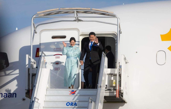  Ерөнхийлөгч У.Хүрэлсүх гэргий Л.Болорцэцэгийн хамт Бүгд Найрамдах Франц Улсад албан ёсны айлчлал хийж байна