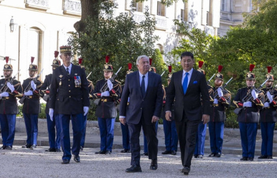 Монгол Улсын Ерөнхийлөгч У.Хүрэлсүхэд Бүгд Найрамдах Франц Улсын Сенатын Ерөнхийлөгч Жерар Ларше бараалхлаа