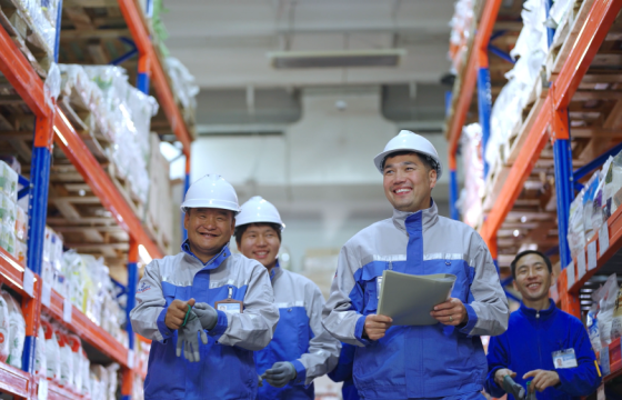 Ажилтандаа ээлтэй Номин