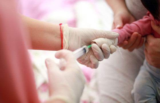 Улирлын томуугийн эсрэг дархлаажуулалт хийж байна