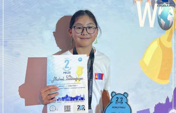 ОЛОН УЛСЫН АНГЛИ ХЭЛНИЙ ОЛИМПИАДЫН МӨНГӨН МЕДАЛЬТ Т.МИШЭЭЛ: ДЭЛХИЙН ОЛОН ХҮНТЭЙ ЯРИЛЦАХЫН ТУЛД ИЛҮҮ ОЛОН ХЭЛ СУРАХААР ХИЧЭЭЖ БАЙНА