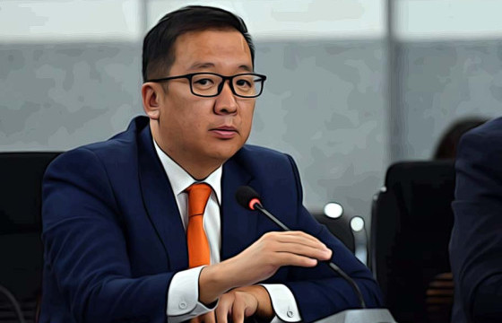 Байгаль орчин, аялал жуулчлалын сайд Б.Бат-Эрдэнэ ХАДМУУДДАА хайртай ХҮРГЭН