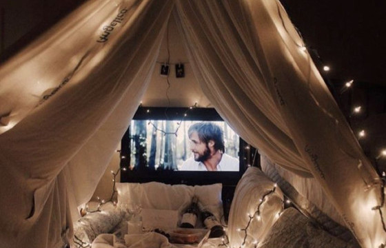 АНХНЫ ЦАС ОРСОН ҮДЭШ ҮЗЭХ ШИЛДЭГ 10 КИНО