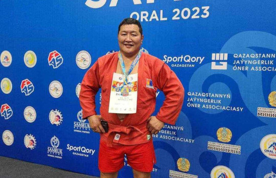 Сант суманд үндэсний бөхийн хүндэтгэлийн барилдаан болжээ