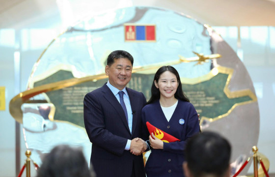 “Ерөнхийлөгчийн илгээлт-2100” тэтгэлэгт хөтөлбөрийн эзэд гадаадад суралцахаар мордлоо