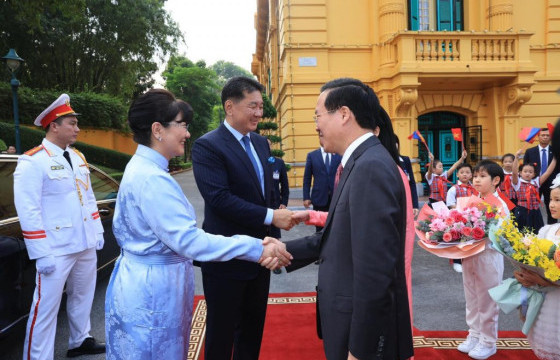 Монгол Улсын Ерөнхийлөгч У.Хүрэлсүх, гэргий Л.Болорцэцэг нарыг албан ёсоор угтах ёслол боллоо