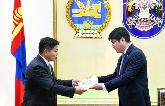 Нийслэлийн төсөвт өөрчлөлт оруулах тухай тогтоолын төслийг өргөн барьжээ