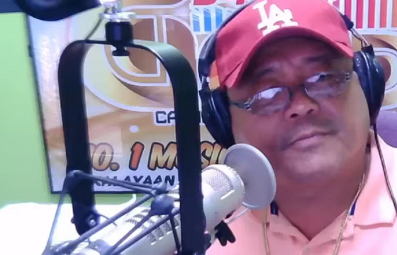 Филиппиний радиогийн сэтгүүлч шууд нэвтрүүлгийнхээ үеэр буудуулж, амиа алджээ