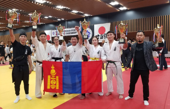 Шидокан каратэгийн дэлхийн цомоос гурван алтан медаль хүртжээ
