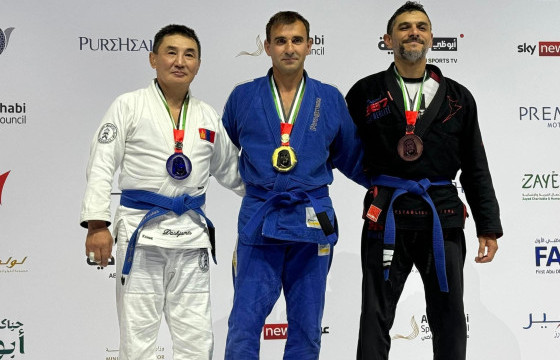 Д.Энхбаатар багш “Мастерс”-ын дэлхийн аваргаас мөнгөн медаль хүртлээ