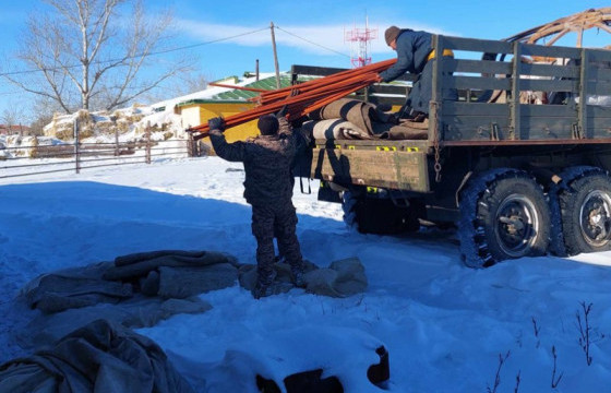 Зэвсэгт хүчний алба хаагчид өвөлжилт хүндэрсэн сумдад ажиллаж байна