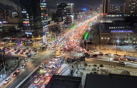 Хоёр ачааны машин эвдэрч, галт тэрэг 28 удаа явснаас түгжрэл үүсжээ