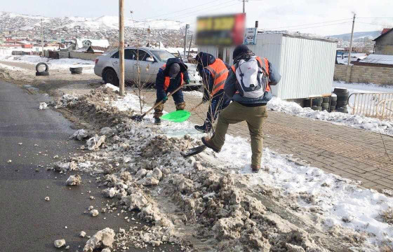 НИЙТЭД ТУСТАЙ АЖИЛ ХИЙЛГЭХ ЯЛ ШИЙТГҮҮЛСЭН ЯЛТНУУДААР НИЙТИЙН ЭЗЭМШЛИЙН ЗАМ ТАЛБАЙН ЦАС МӨСИЙГ ЦЭВЭРЛҮҮЛЖ БАЙНА