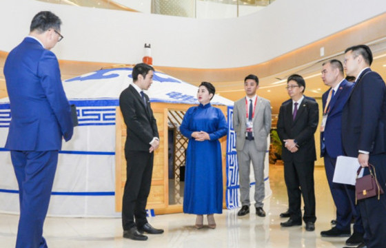 Гадаад харилцааны сайд Б.Батцэцэг Хятадын олон улсын импортын үзэсгэлэнд оролцож байнa