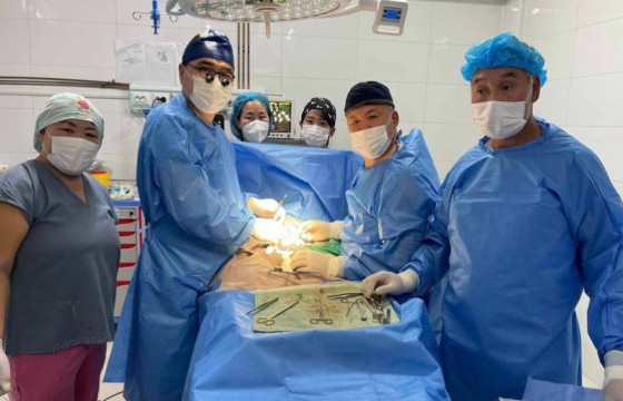 Төрөлхийн нарийн гэдэсний битүүрэлтэй нярайд мэс засал амжилттай хийлээ