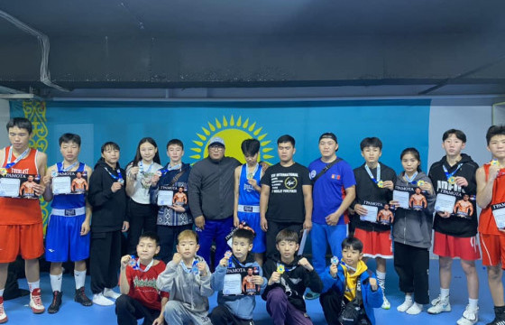 Өсвөрийн боксчид Казахстаны тэмцээнд амжилттай оролцжээ