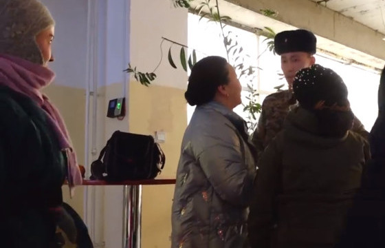 ҮЗЛЭГТ ХАМРАГДАЖ БУЙ ЦЭРГҮҮДИЙН АР ГЭРИЙНХЭН: Залуус цэрэгт мордоод цогцос болоод эргэж ирж байна