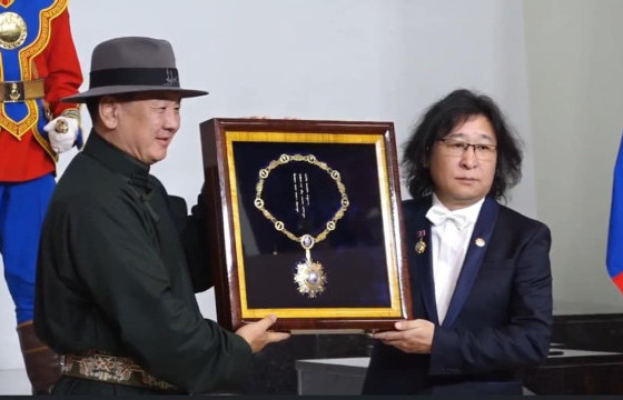 “Чингис хаан” одонг Морин хуурын чуулгын уран сайхны удирдаач Д.Түвшинсайханд гардууллаа