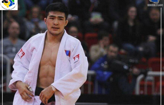 Б.ЭРХЭМБАЯР: ЖҮДО БӨХТЭЙ ХОЛБОГДСОН ТҮҮХ ААВТАЙ МИНЬ ХОЛБООТОЙ