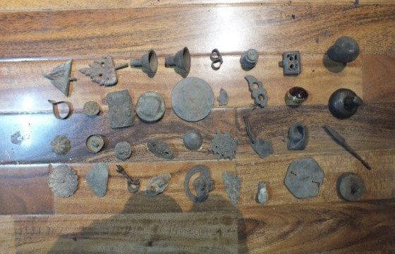 Хууль бусаар малтлага хийж олсон Хүннү, Уйгур, Түрэг, Хүрлийн үеийн 230 түүх, соёлын эд зүйлийг худалдах гэж байсныг илрүүлж, Соёлын яаманд хүлээлгэн өгчээ 