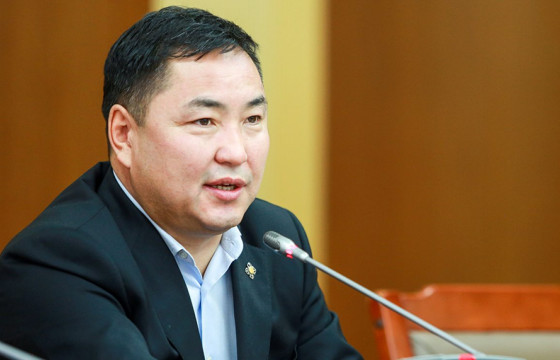 Б.ПҮРЭВДОРЖ: Цэргийн хуаранг засаж янзлахын оронд сайд нь зунжингаа Их хуралд дэвших гээд Архангайд явж байсан