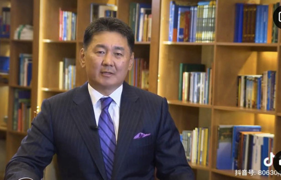 Ө.ЗОЛБАЯР: ЕРӨНХИЙЛӨГЧИЙН МЭНДЧИЛГЭЭГ ХЯТАДЫН РАДИОГИЙНХАН АППЛИКЕЙШН АШИГЛАН, ХЯТАД РУУ ХӨРВҮҮЛСЭН БАЙНА