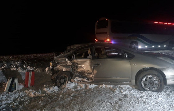 Автомашин автобустай мөргөлдсөний улмаас хоёр хүн нас баржээ