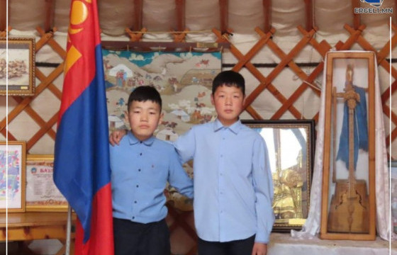 ГАЛААС ДӨРВӨН НАСТАЙ ХҮҮХЭД АВАРСАН Б.БУЯНБАЯР: ШАТАЖ БАЙСАН ГЭРЭЭС АВАРСАН ДҮҮГЭЭ ИНЭЭГЭЭД, ГҮЙЖ ЯВАХЫГ ХАРАХААР ӨӨРСДӨӨРӨӨ БАХАРХДАГ